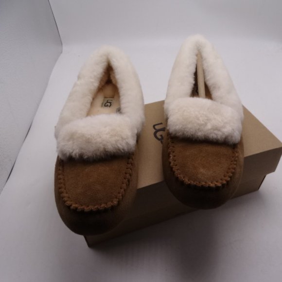 UGG Shoes - UGG DAKOTA SPILL SEAM WOMEN'S MOCCASIN SLIPPERS IN CHESTNUT SZ 8 NNEW in BOX